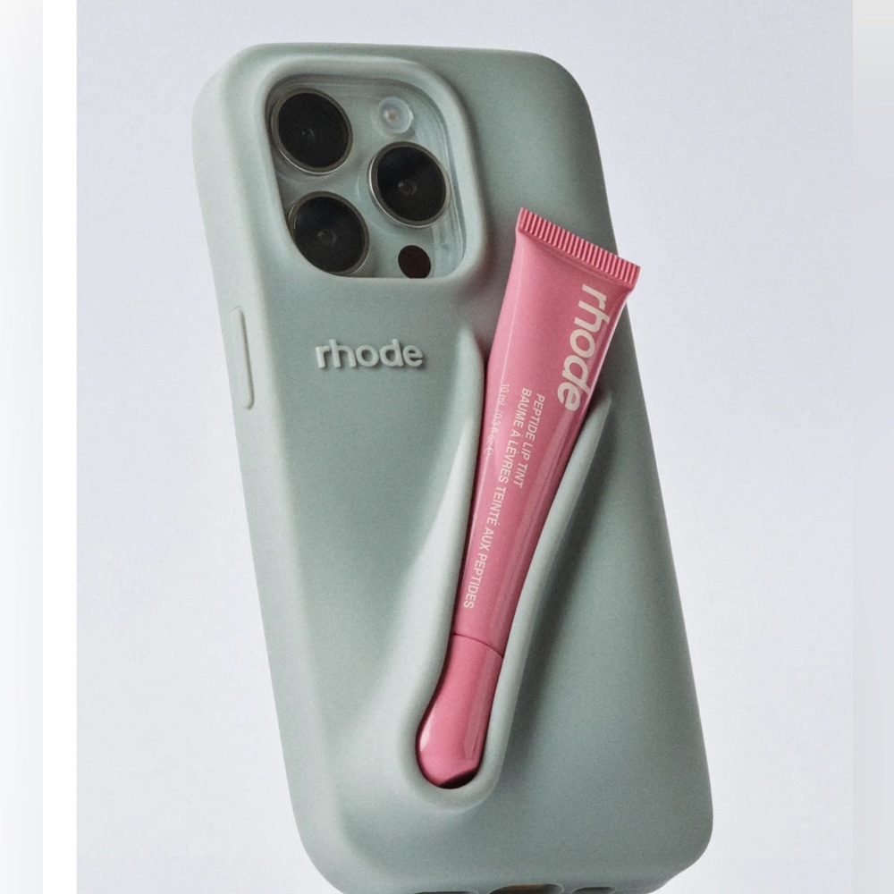 Those iPhone 15 Pro case